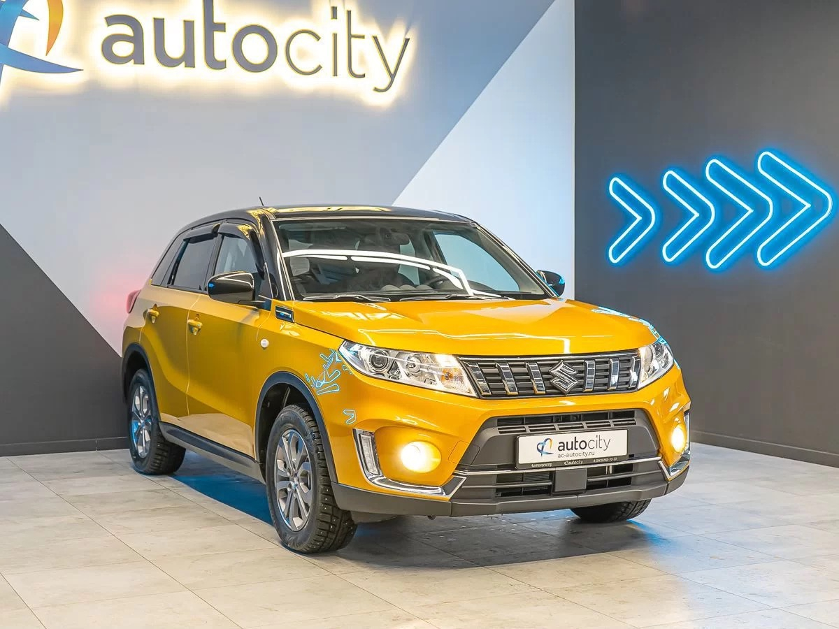 Suzuki Vitara 2022, (Желтый/Черный) с пробегом 3 374 км в Новосибирске